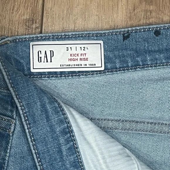 Gap Kick Fit High Rise Classic Blue Distressed Women Jeans size 31 / 12L - Picture 4 of 5